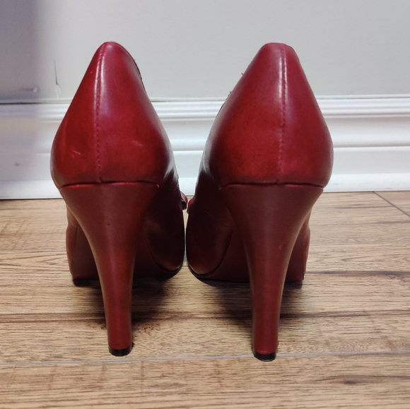Brand New Le Chateau red pumps with bow detail size 8.5US - Picture 4 of 4